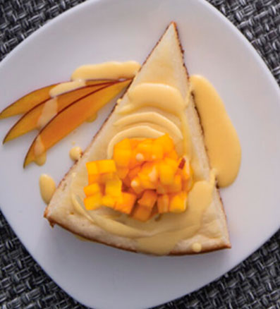 Pastel de Queso con Salsa de Frutas